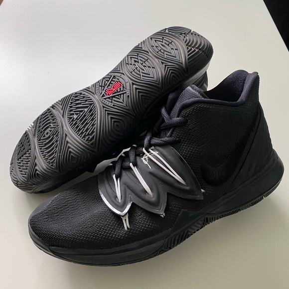 All black Nike Kylie 5 (GS) - Picture 1 of 7
